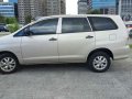 Toyota Innova 2010 E gas manual for sale-4