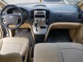 Hyundai Grand Starex 2009 VGT Gold for sale-3