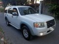 2009 Ford Everest AT White SUV For Sale -0