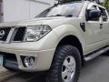 Nissan Frontier Navara 2010 LE A/T for sale-2