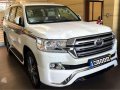 Toyota Land Cruiser VX DUBAI PWhite AT 2018 Brandnew for sale-0