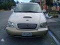 Kia Sedona 2002 white and gold FOR SALE-2