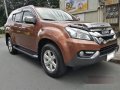 2018 Purchased Isuzu MUX 3.0 AT. Top of the line v-2