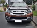 2018 Purchased Isuzu MUX 3.0 AT. Top of the line v-1