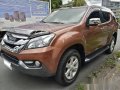 2018 Purchased Isuzu MUX 3.0 AT. Top of the line v-0