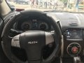 Well-kept Isuzu MU-X 2015 for sale-9