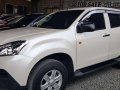 Isuzu Mux Manual 2015 for sale -3