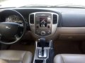 Ford Escape AT XLT Top of the Line 2010 model-0