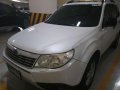 Subaru Forester 2010 AT White SUV For Sale -5