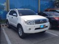 Toyota Fortuner 2010 G AT White For Sale -0
