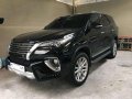 Toyota Fortuner 2016 V 4x2 AT Black For Sale -0