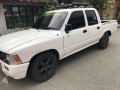 Toyota Hilux Pick-up 4x2 2001 White For Sale -1
