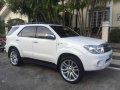 Toyota Fortuner 2005 2.7 Gas White For Sale -0