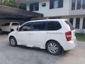 Kia Carnival 2008 Automatic White For Sale -2