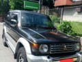 Mitsubishi pajero local 4x4 black for sale -0