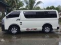 2013 Toyota Hi ace commuter. No scratches No dents. Private used.-0