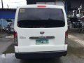 2013 Toyota Hi ace commuter. No scratches No dents. Private used.-1