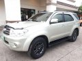 Toyota Fortuner V 2010 model 4x4 -0