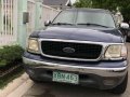 SELLING FORD Expedition 2002-1
