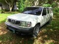 Nissan Frontier 2.7S White For Sale -0