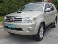 2009 Toyota Fortuner V Top of the line-1