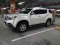 ISUZU Mux 2016 manual top of the line Pearl white-1