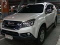 ISUZU Mux 2016 manual top of the line Pearl white-0