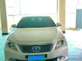 Toyota Camry 2012 2.5V Pearl White Low Mileage-3