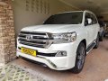 2017 Toyota Land Cruiser series 200 Dubai Version "full options"-3