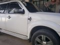 2010 White Ford Everest! MANUAL TRANSMISSION-2