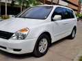 Like New Kia Carnival for sale-5