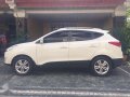 2010 Hyundai Tucson Crdi 4WD (Pearl White)-2