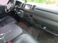 Toyota Hiace commuter manual diesel 2014model-7