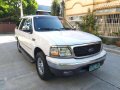 2002 Ford Expedition XLT. Original paint shiny white-1