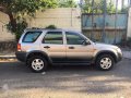 2005 FORD ESCAPE . AT . very fresh -1