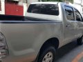 2011 model Toyota Hilux pickup 4x2 Manual transmission-4
