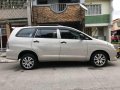 SELLING TOYOTA Innova E 2011 manual diesel-5