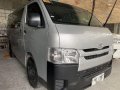 Toyota Hiace 2016 Commuter M/T for sale-2