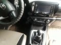 Toyota Hilux G 4x4 mdl 2016 Good as brand new-3