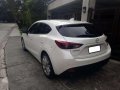 Mazda 3 Hatchback 2.0 SkyActiv R AT 2015 White-0