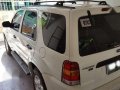 2005 FORD ESCAPE XLT 4x4 Top of the line (Loaded)-10