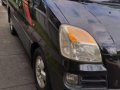 Selling Hyundai Starex gold 2005-0