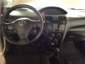 Toyota VIOS 1.3 E 2010 model MT for sale-8