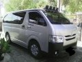 SELLING TOYOTA Hiace van commuter 2015-1