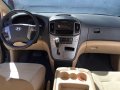 2016 Hyundai Grand Starex SS 2.5 CRDi VGT Swivel Seats-1