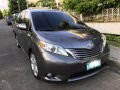 Toyota Sienna 2011 XLE AT Captain Seats Top Line-11
