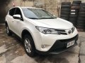 Toyota RAV4 Premium 4x2 AT 45km 1st owner 2014 model pearl white-8