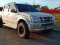 Isuzu Dmax 2004 limited edition manual transmission-5