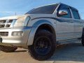 Isuzu Dmax 2004 limited edition manual transmission-5