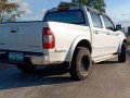 Isuzu Dmax 2004 limited edition manual transmission-4